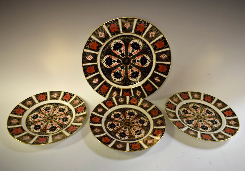 A set of three Royal Crown Derby 1128 pattern plates, 21.