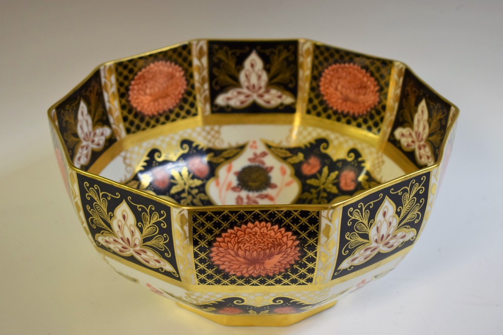 An Abbeydale Chrysanthemum pattern dodecagonal bowl,