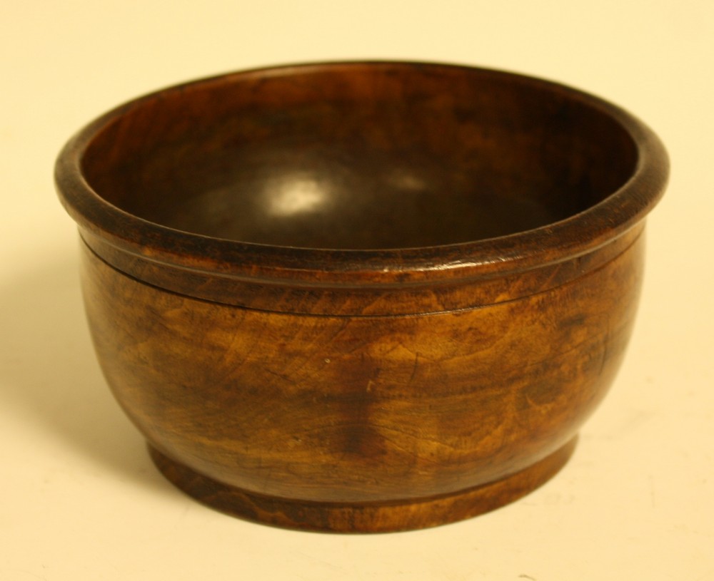 Treen - a 19th century sycathoa bowl, 12.