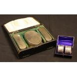 A pair of Edwardian silver napkin rings, Birmingham 1904,