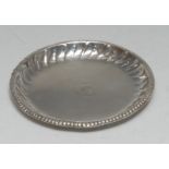 A George III Irish silver circular counter dish, fluted border, crested, 10cm diam,