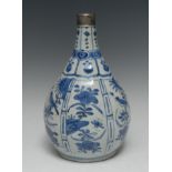 A 16th/17th century Chinese Kraak porcelain ovoid bottle vase, painted in underglaze with birds,