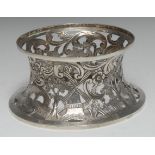 An Edwardian Irish silver dish ring, of typical reel shaped form,