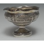 An Indian silver pedestal bowl, 15cm diam, c.1880, 6.