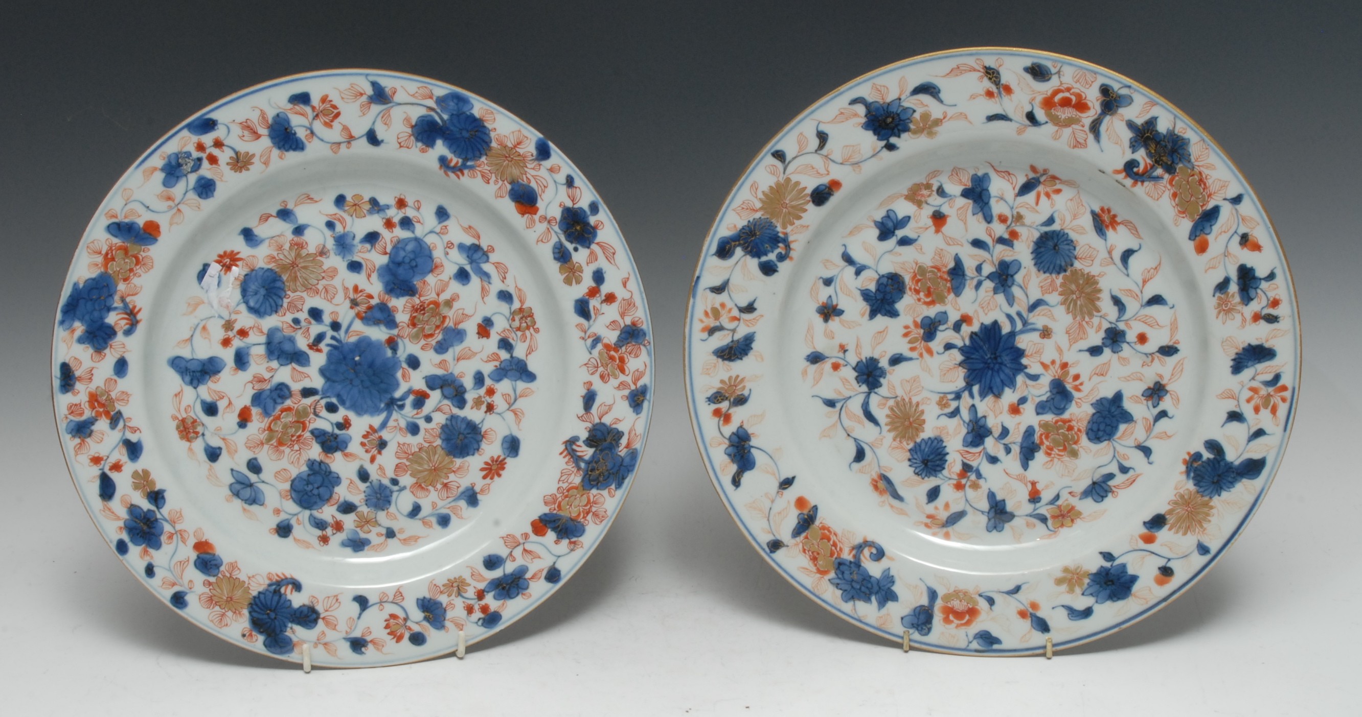 A pair of Chinese Imari porcelain circular chargers,