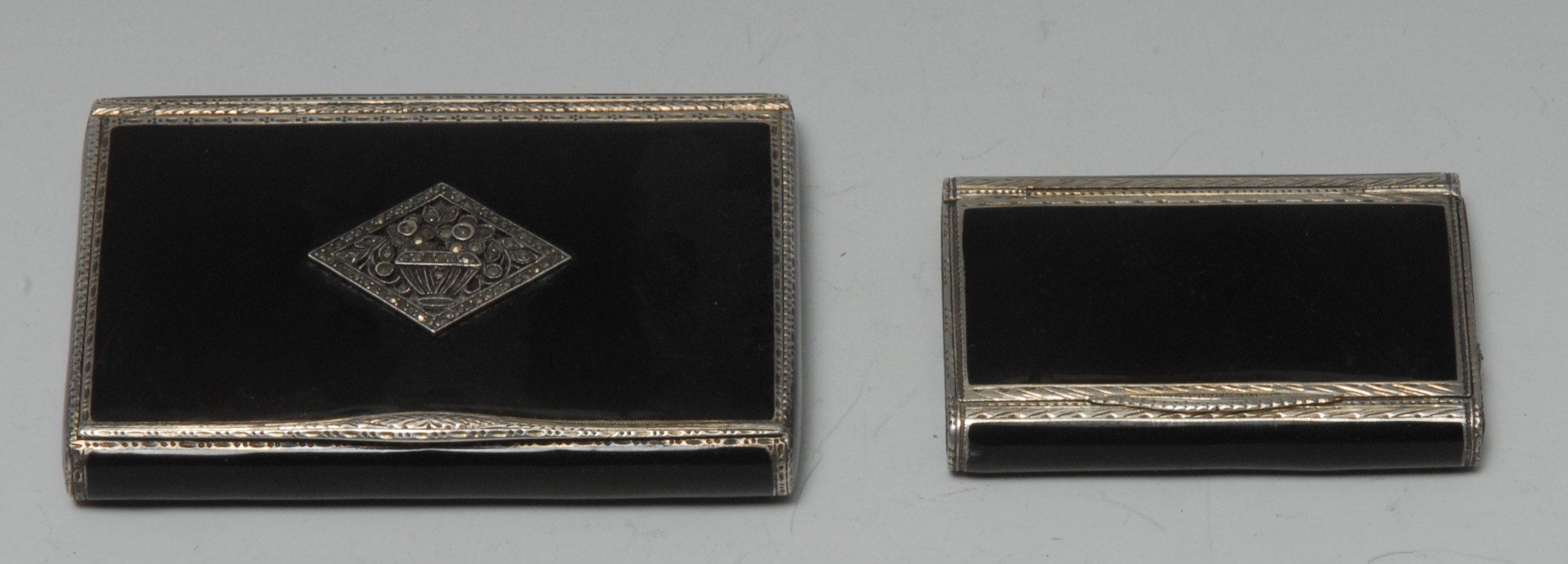 An Art Deco silver and noir enamel cigarette case or snuff box,