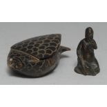 A 19th century novelty horn snuff box, in the form of a fish, 10cm wide, c.
