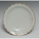 An early Worcester Blind Earl type plate, with raised moulding, dentil rim, 19cm diam, c.