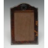 A George V silver, tortoiseshell and pique shaped arched rectangular easel photograph frame,