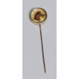 An Elizabeth II 9ct gold-mounted Essex rock crystal gentleman's novelty stick pin,