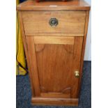 A pair of bedroom cabinets, 82.