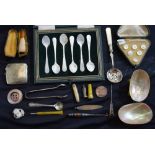 A set mother of pearl spoons, boxed; a set mother of pearl buttons,