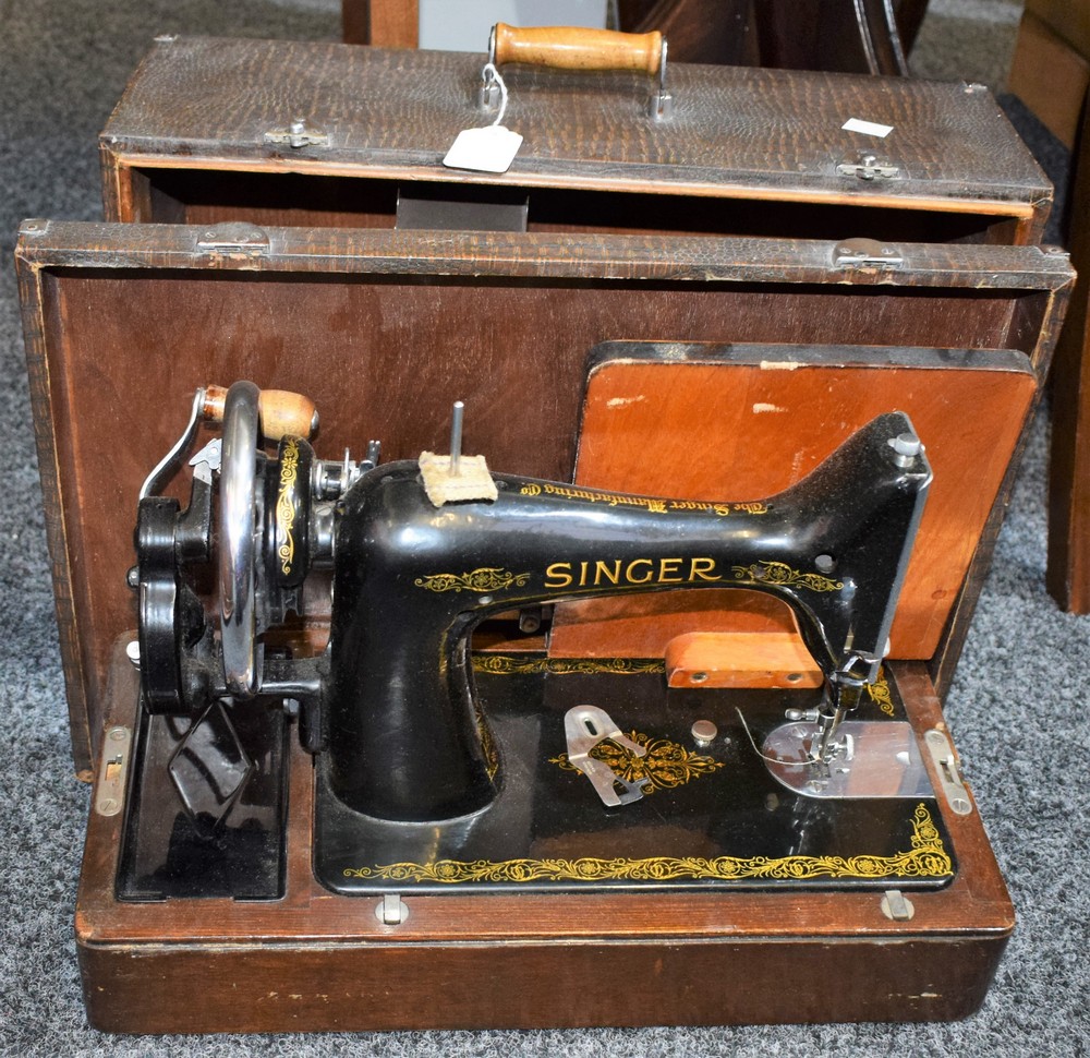 A Singer hand cranked sewing machine, numbered ED883760,