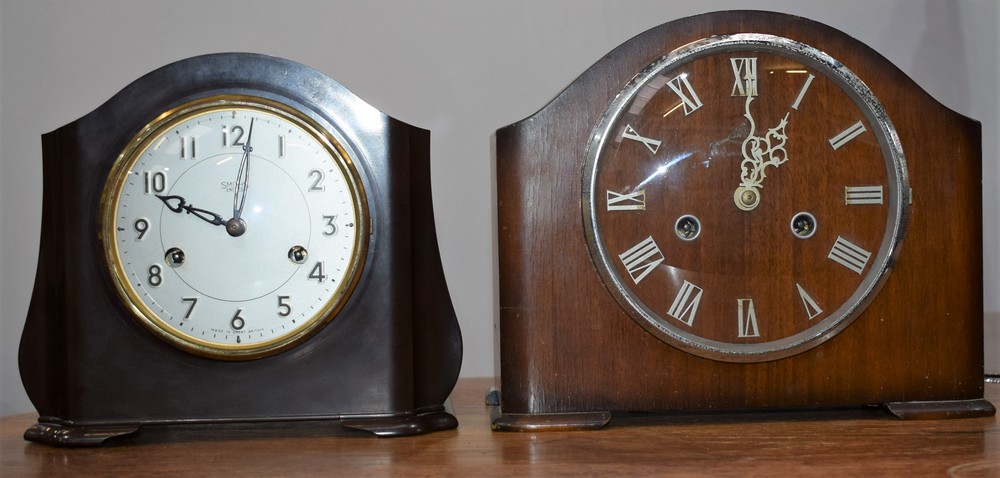 A Smiths Enfield Bakelite cased mantel clock, silvered dial, Arabic numerals,