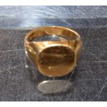A 9ct gold signet ring, approximately 10.