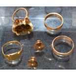 Jewellery - a 9ct gold smoky quartz dress ring, 9ct gold wedding band rings, shirt studs, 19.