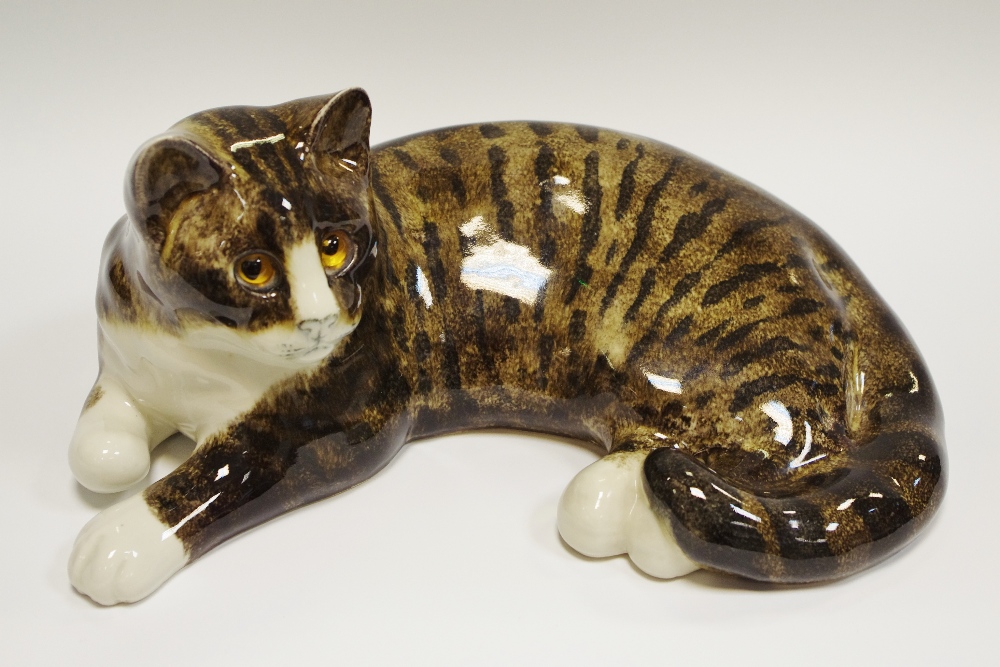 A Mike Hinton ceramic tabby cat,