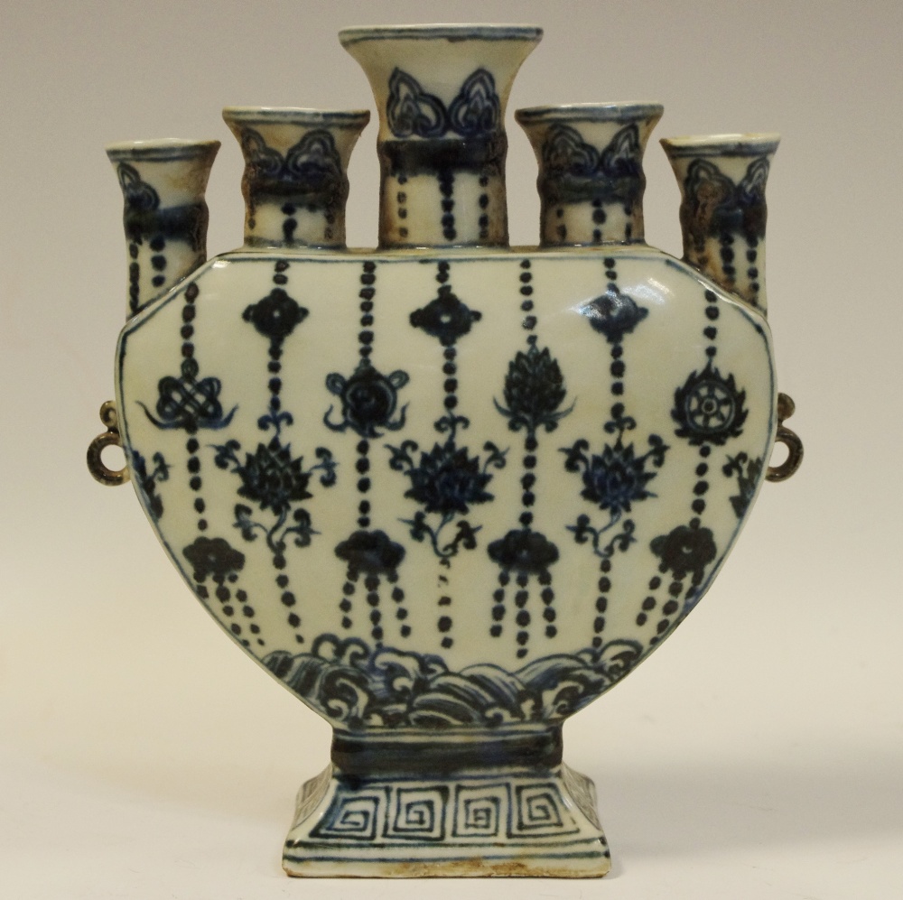 A Chinese blue and white tulip vase,