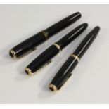 Pens - a Parker Duofold fountain pen, 14ct gold nib, 13cm long; another; a Parker Vacumatic,