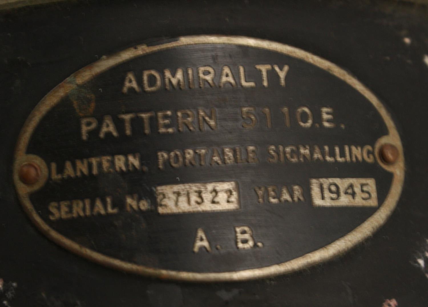 World War II - an Admiralty portable signalling lantern, pattern 5110 E, - Image 4 of 4