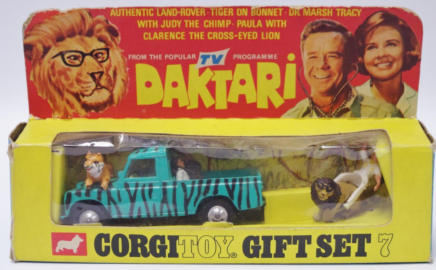 Corgi GS7 "Daktari" Gift Set comprising of Land Rover (109wb) - green with black stripes, - Image 2 of 9