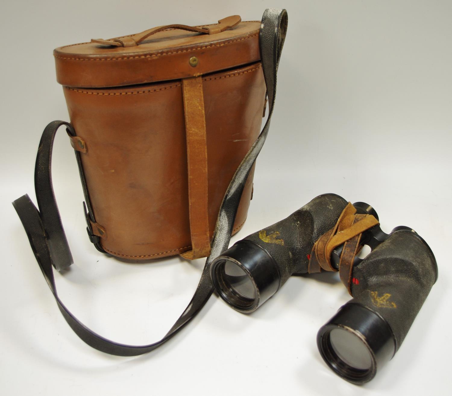 R.E.L. Canada WWII C.G.B. 40 MA 21784-C binoculars 1944 in leather case.