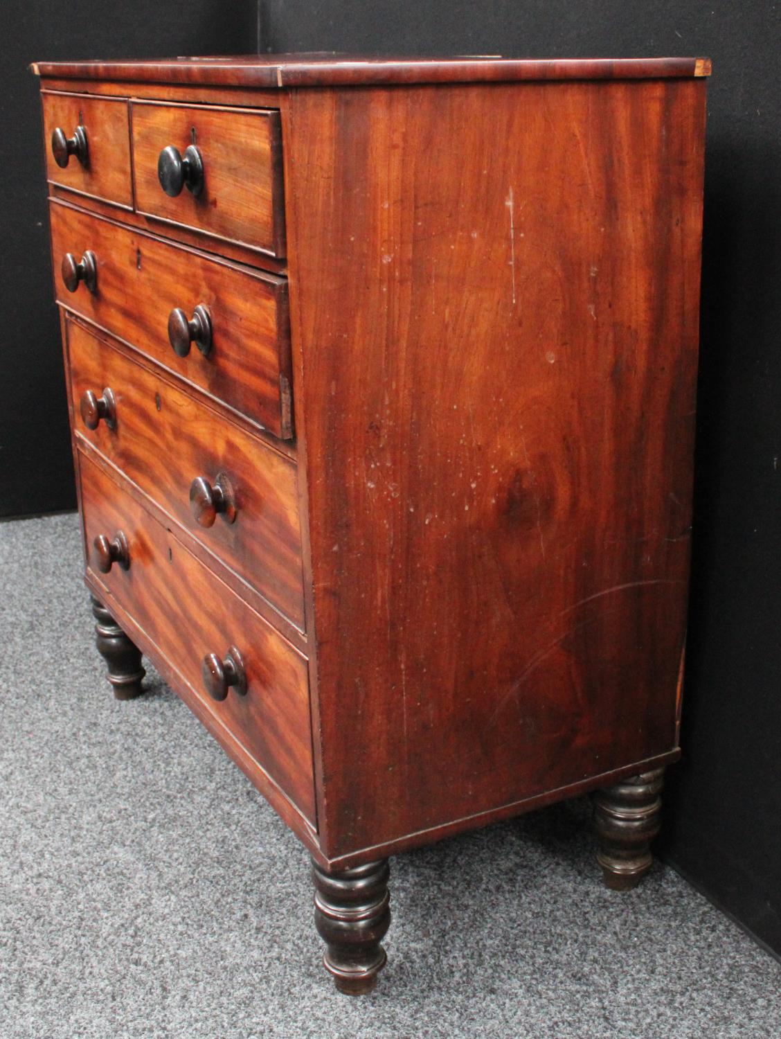 An early Victorian mahogany chest of drawers, c. - Image 3 of 7