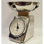 A set of chromed Dualit 4kg kitchen scales