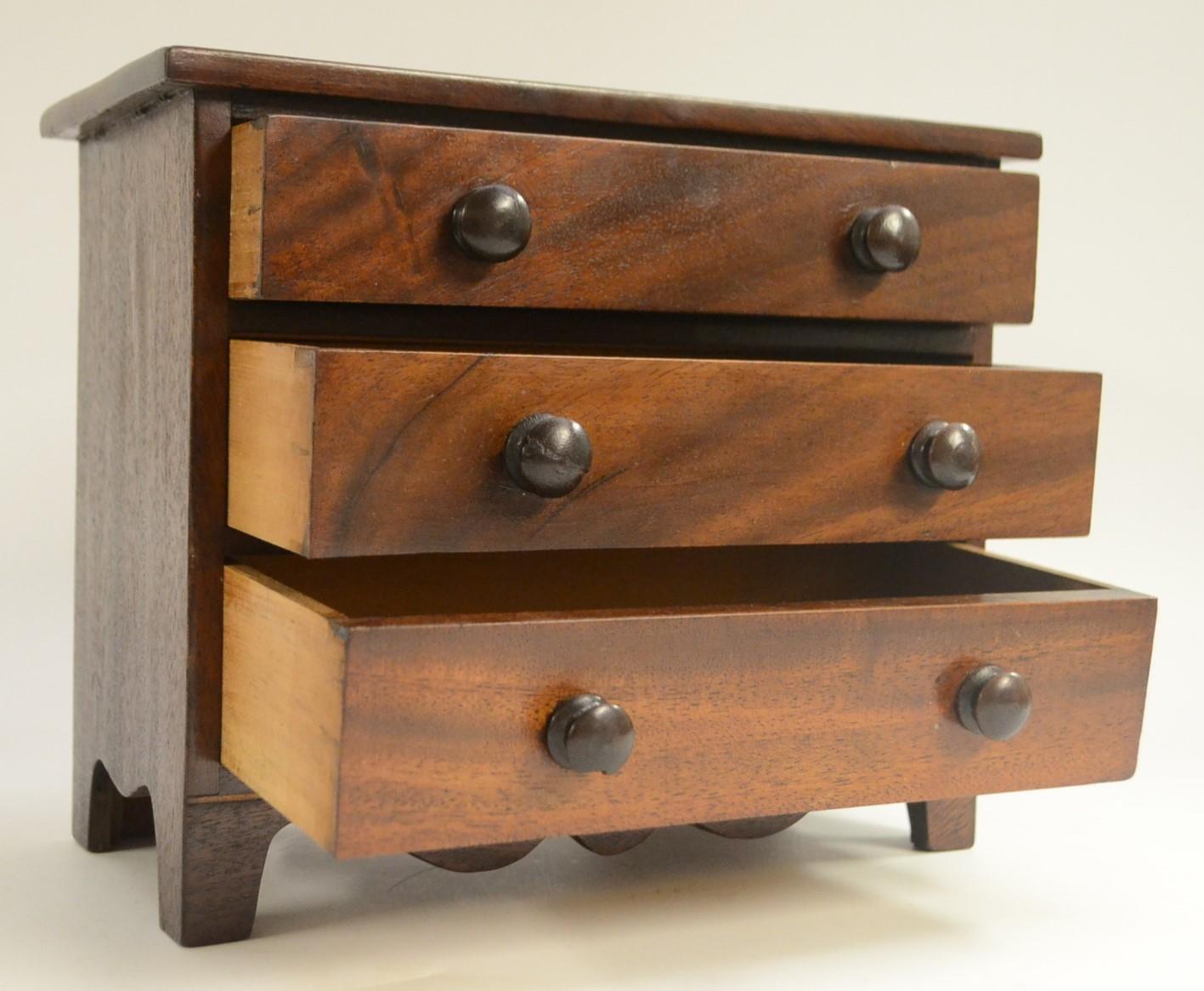 A 19th century mahogany miniature chest of drawers, - Image 3 of 6