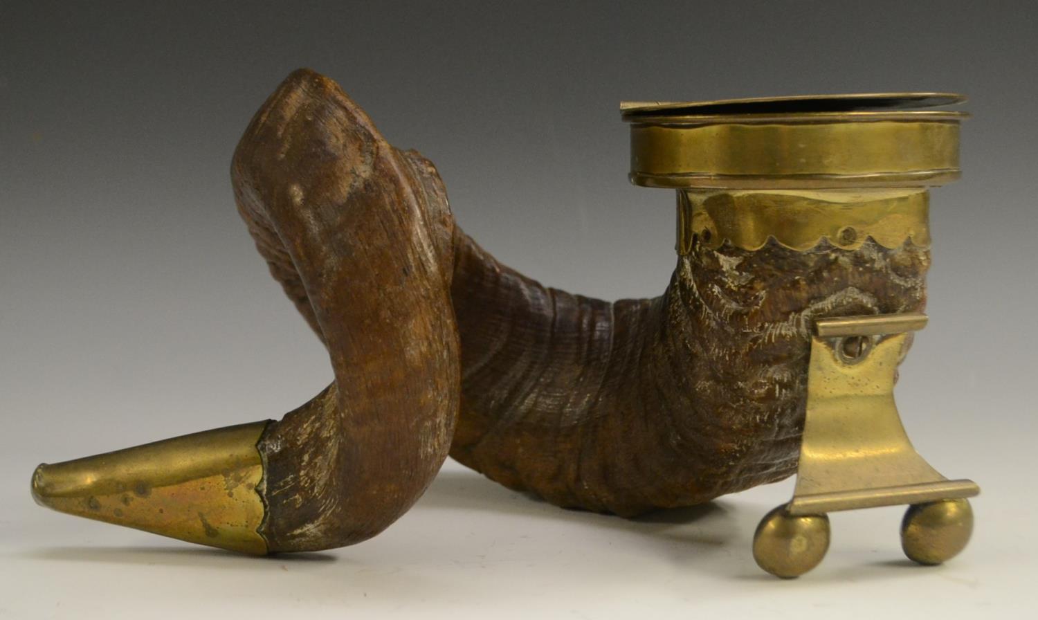 A 19th century Scottish ram's horn table snuff mull, hinged cover, 26cm wide, c.