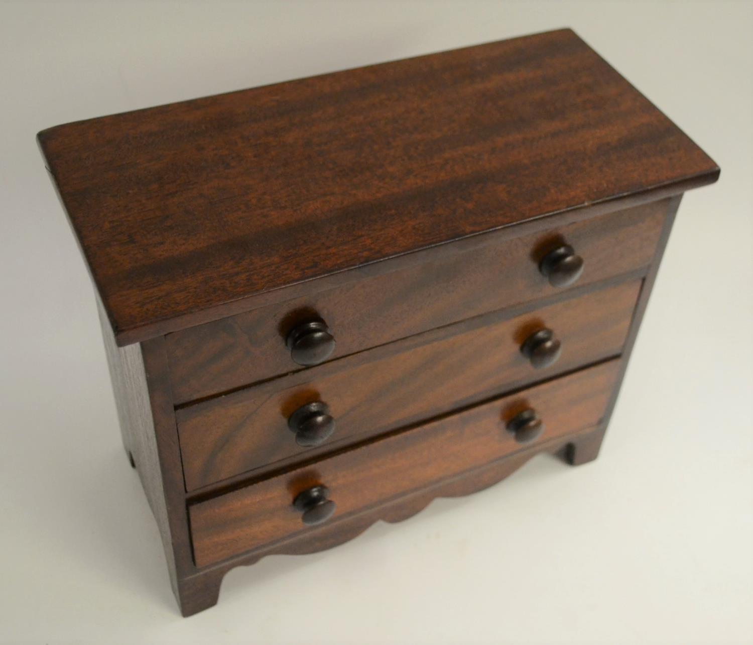 A 19th century mahogany miniature chest of drawers, - Image 4 of 6