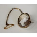 A Victorian 9ct gold cameo brooch