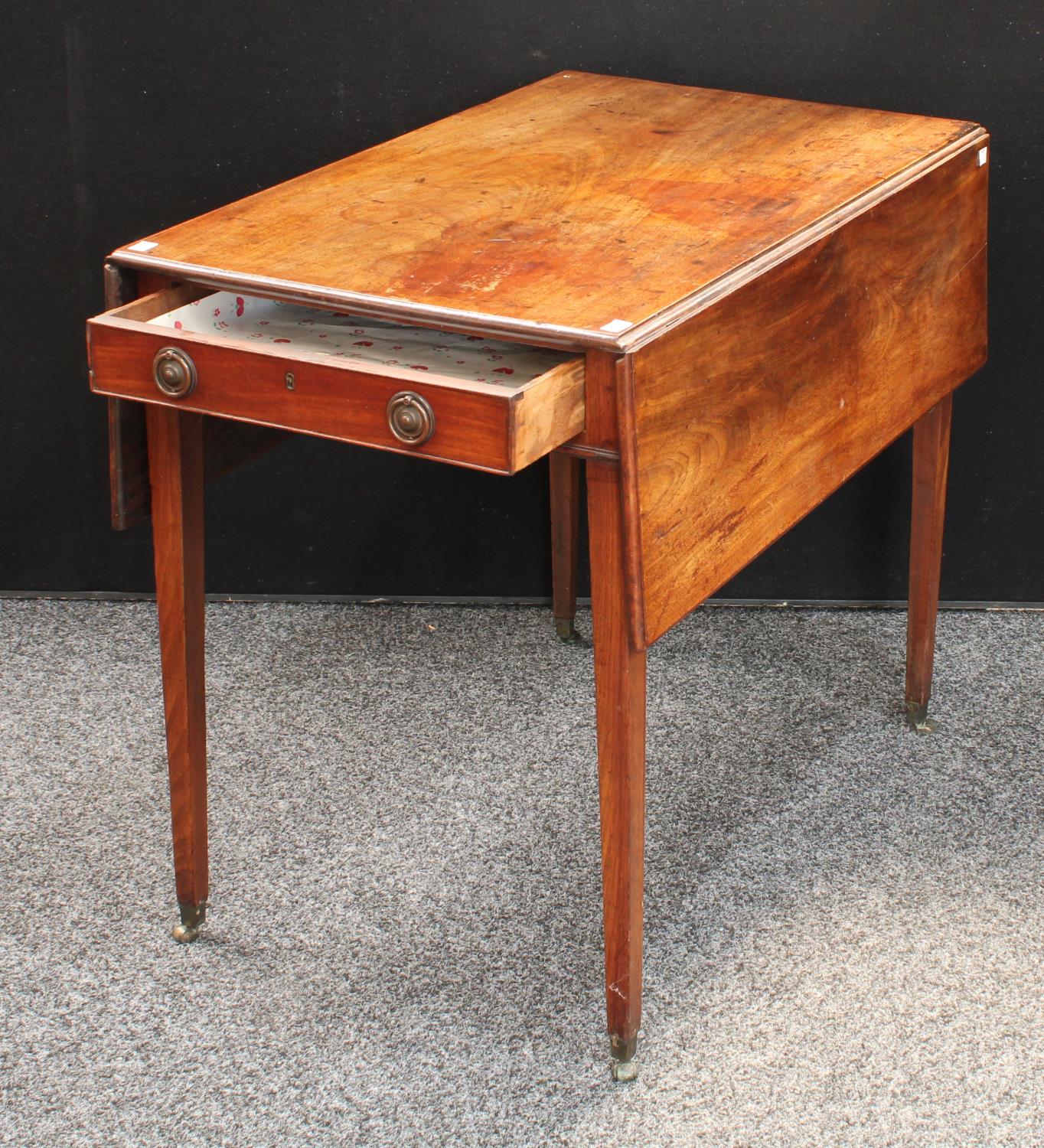 A George III mahogany Pembroke table, rectangular top with fall leaves, - Image 3 of 3