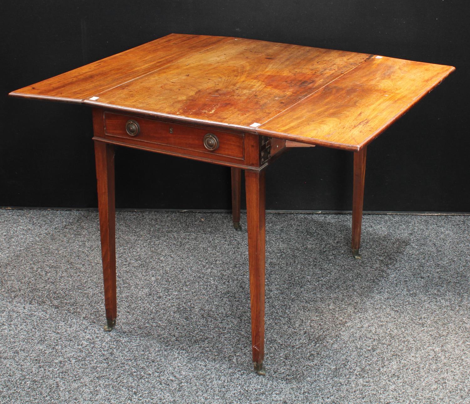 A George III mahogany Pembroke table, rectangular top with fall leaves, - Image 2 of 3