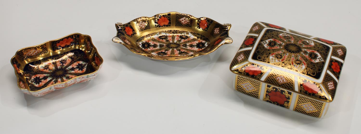 A Royal Crown Derby Imari palette 1128 pattern rectangular trinket tray, solid gold band, - Image 2 of 2