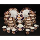 A Royal Albert Heirloom pattern tea set, teapot, assorted shaped cups, qty,