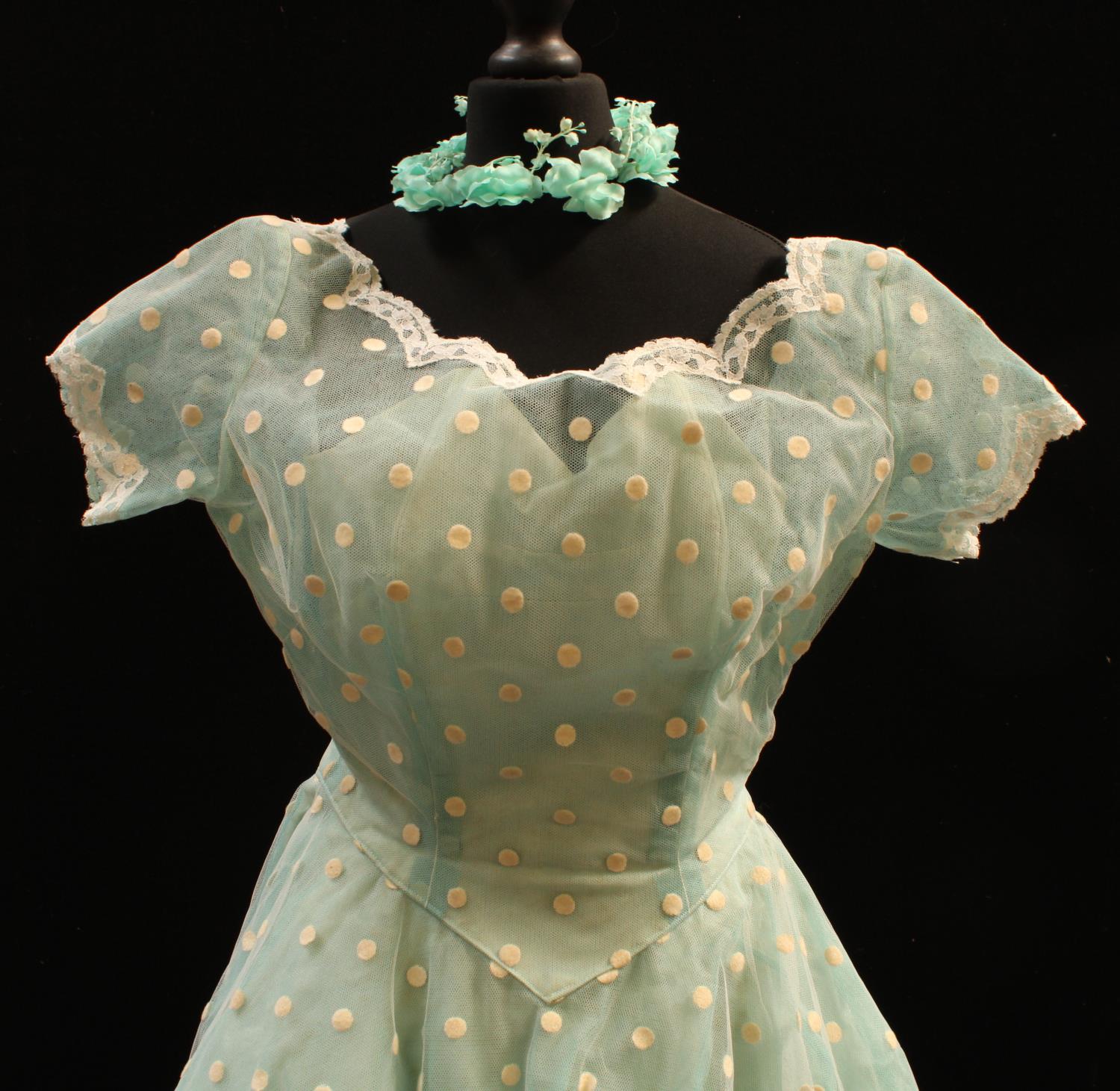 A mid 20th century evening gown and head dress, spotted cream net over turquoise underskirt, - Image 2 of 2