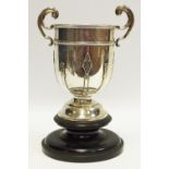 An Edwardian silver trophy 336.