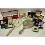 Watches and jewellery - a vintage Smiths wristwatch, cufflinks, abalone dress ring; others, 9ct gold