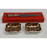 A Royal Crown Derby 1128 pattern bread knife, boxed; a pair of 1128 pattern trinket dishes, solid