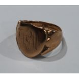 A 9ct rose gold signet ring, bears the initials FGM, 5g