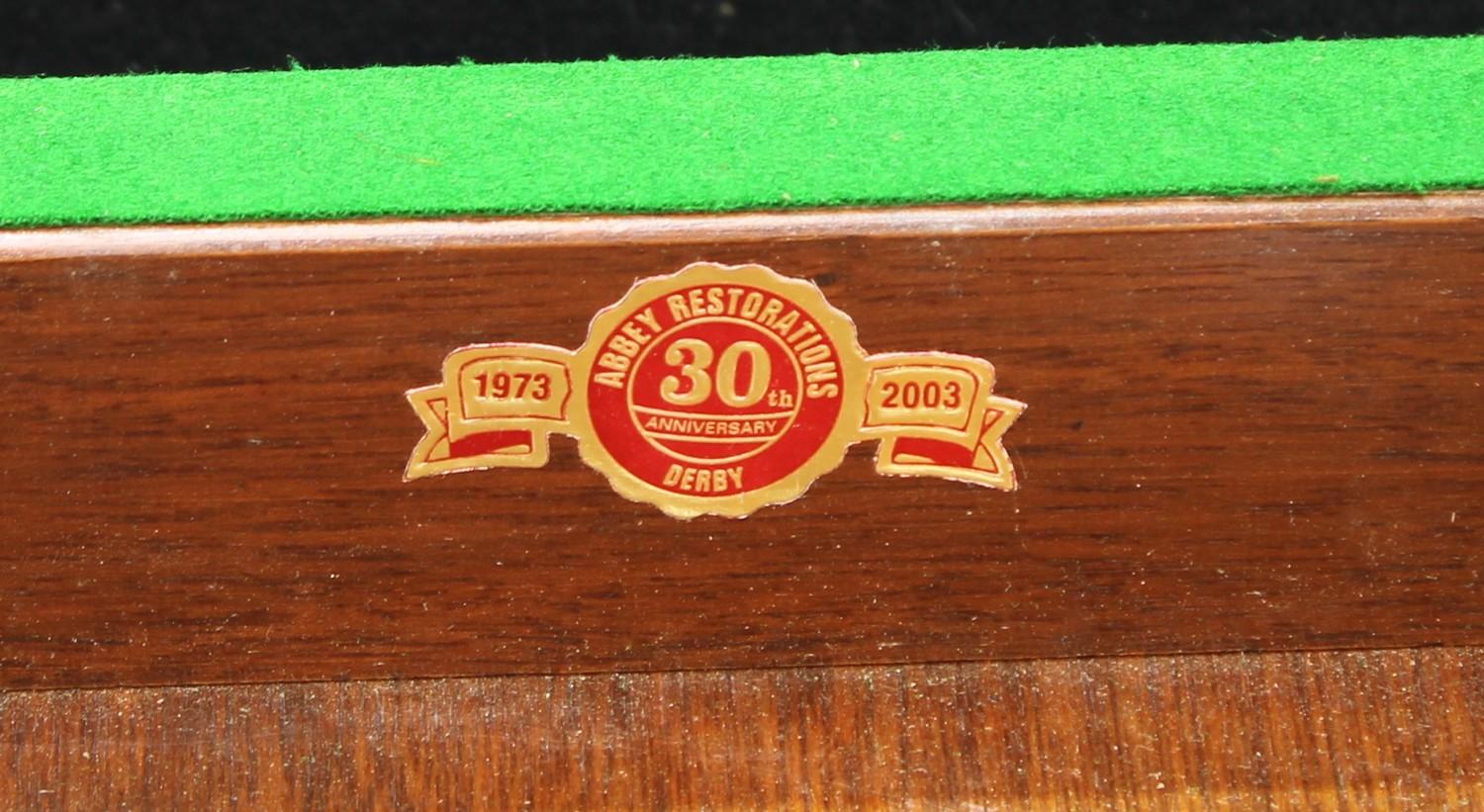 A contemporary Queen Anne design card table, hinged top enclosing a baize lined playing surface, - Image 3 of 4