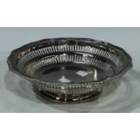 A silver shaped circular pedestal basket, Chester 1908, 559g