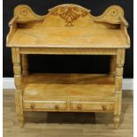 An early Victorian scumbled pine Country House washstand, shaped gallery, open undertier, turned