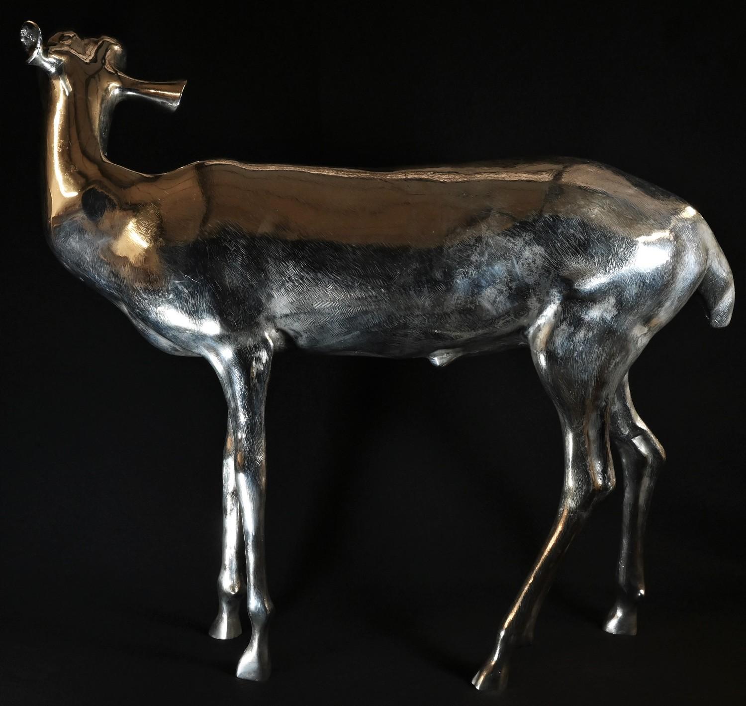 An imposing silver plated cast floor standing model, of a doe deer, 59cm high, 69cm wide, 20th - Bild 2 aus 2