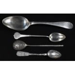 A Russian silver and niello spoon, 15cm long, kokoshnik mark, early 20th century; others (4), 4.5oz