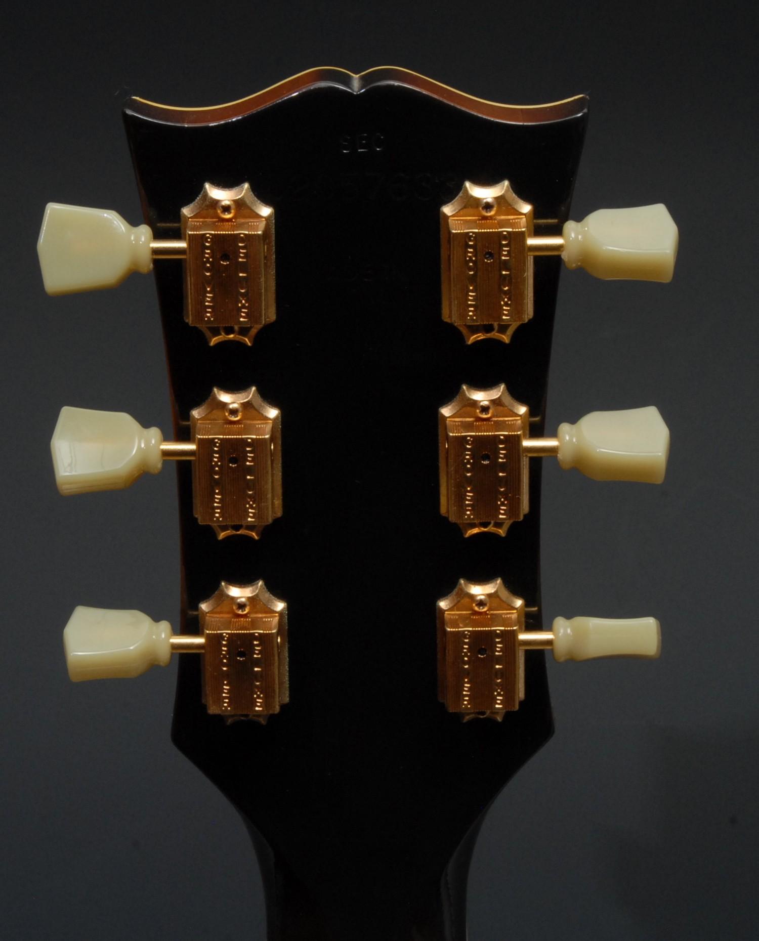 A Gibson J200 acoustic guitar, USA, natural tobacco sunburst finish, gold hardwear. Serial number - Image 8 of 12