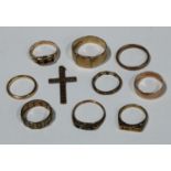 A 9ct gold signet ring, a 9ct gold cross, other 9ct gold rings, 21.9g (10)