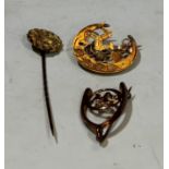 Jewellery - a 9ct gold Manx crescent moon brooch; another Wish bone, both stamped 9ct; a similar