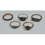 An 18ct gold diamond three stone ring, other 18ct gold diamond chip rings, 10g (5)